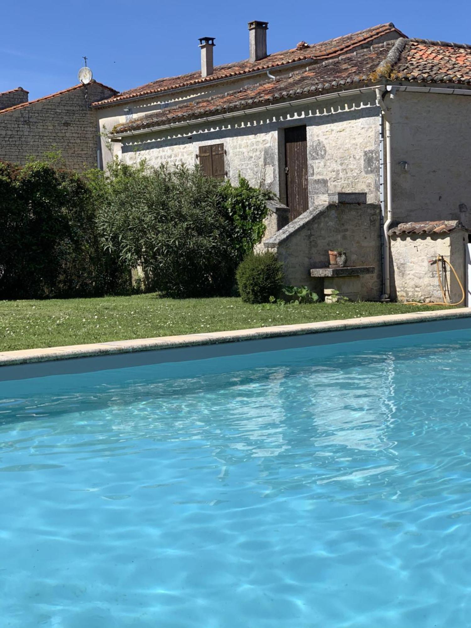 The Cool Lounge A Coulonges - Charente Bed and Breakfast Εξωτερικό φωτογραφία