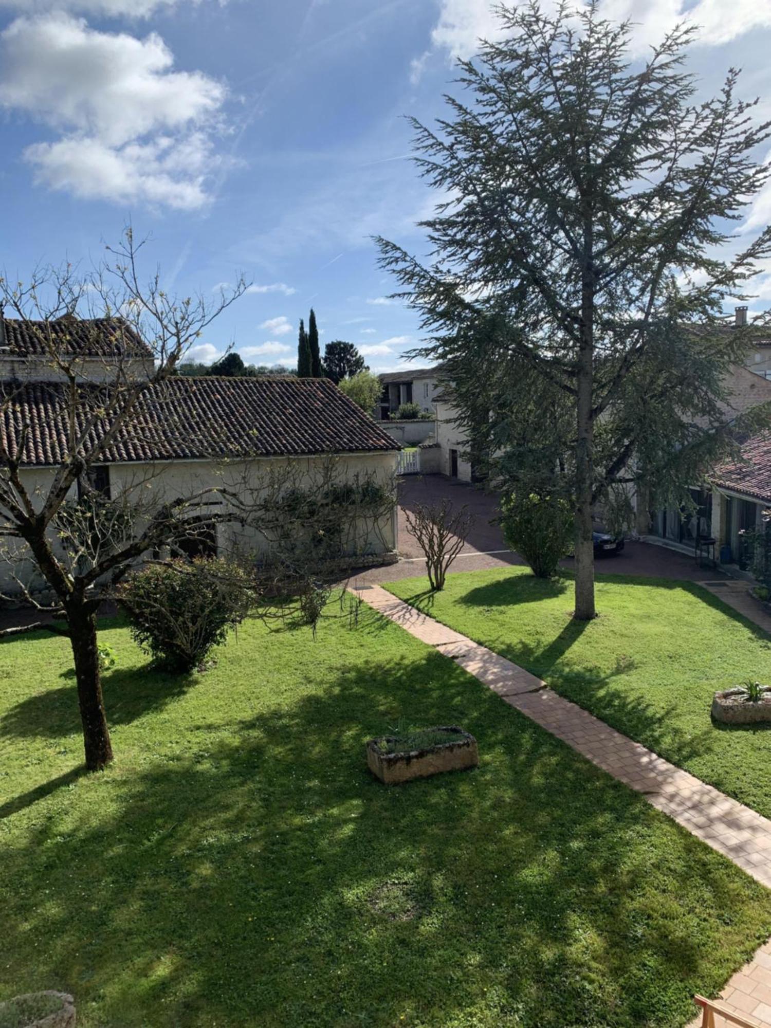 The Cool Lounge A Coulonges - Charente Bed and Breakfast Εξωτερικό φωτογραφία